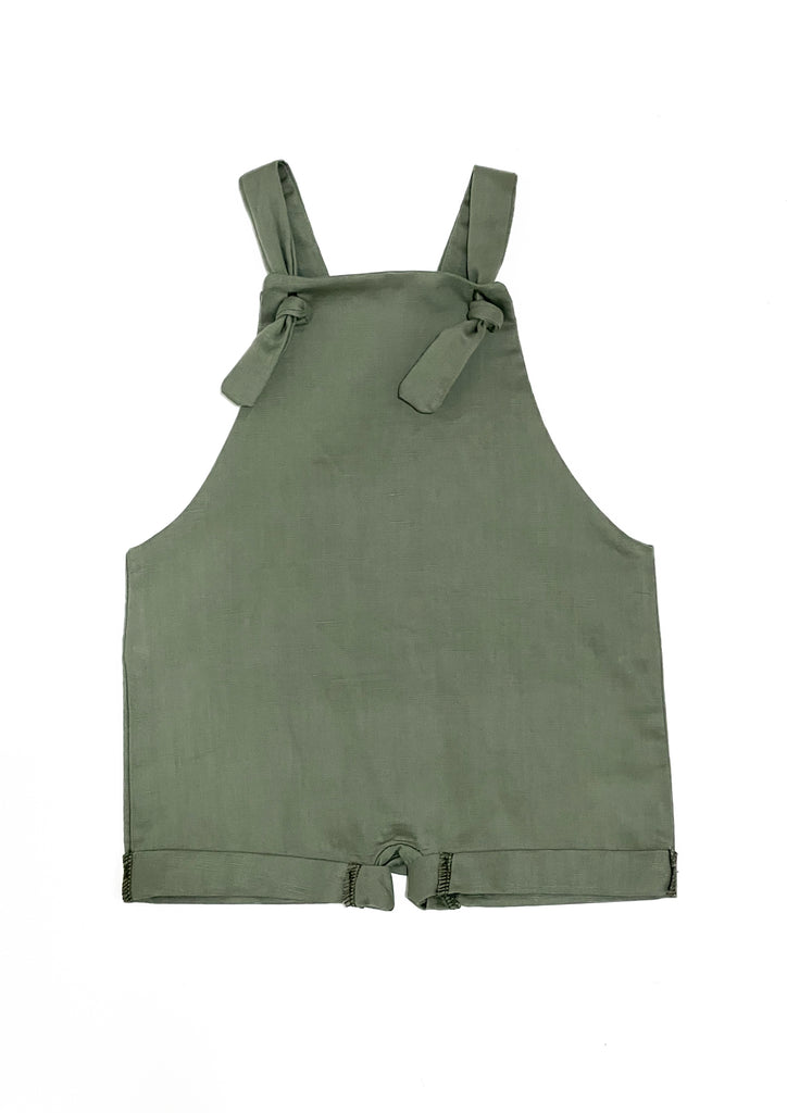 Handmade in Coffs Harbour, NSW, Australia, these olive linen overalls have been thoughtfully designed for growing children. Made with a gusset crutch for a comfy fit and adjustable tie shoulder straps for prolonged wear. 