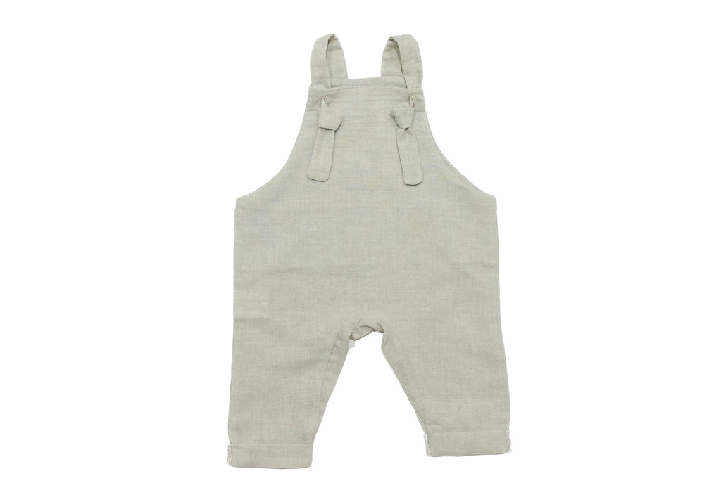 Handmade in Coffs Harbour, NSW, Australia, these oatmeal linen overalls have been thoughtfully designed for growing children. Made with a gusset crutch, extra length in the legs so they can be rolled for prolonged wear, and adjustable tie shoulder straps. 