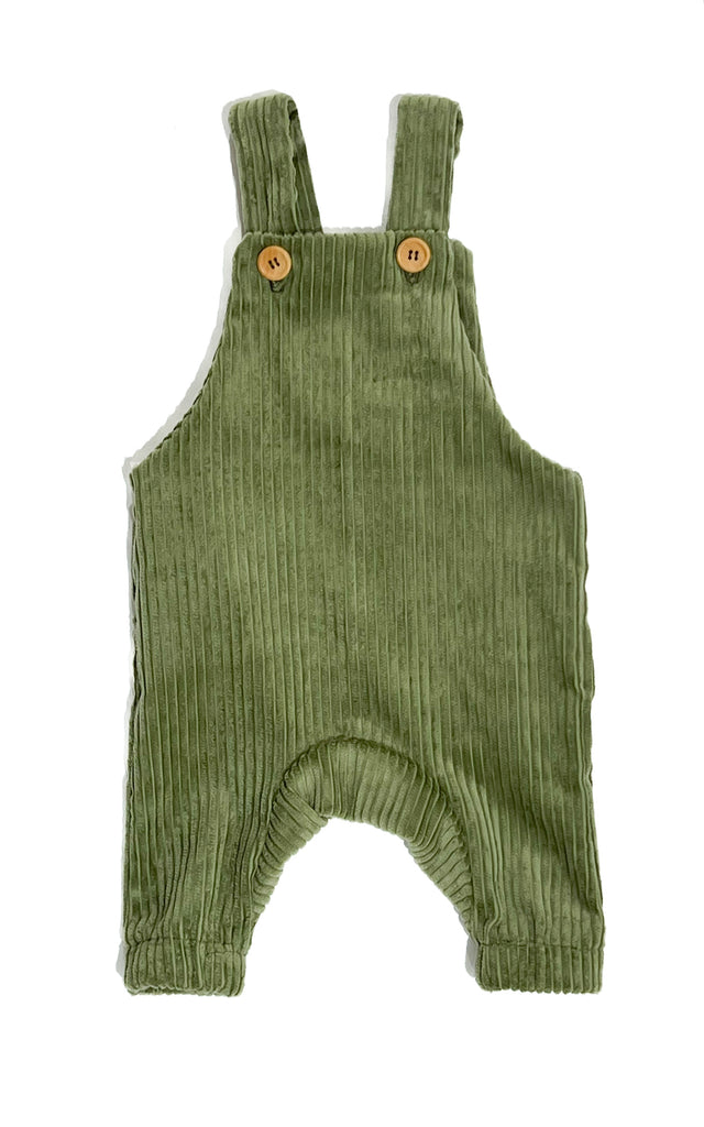 Handmade in Coffs Harbour, NSW, Australia, these leaf green corduroy overalls have been thoughtfully designed for growing children. Made with a gusset crutch, extra length in the legs so they can be rolled for prolonged wear, and adjustable tie shoulder straps. 
