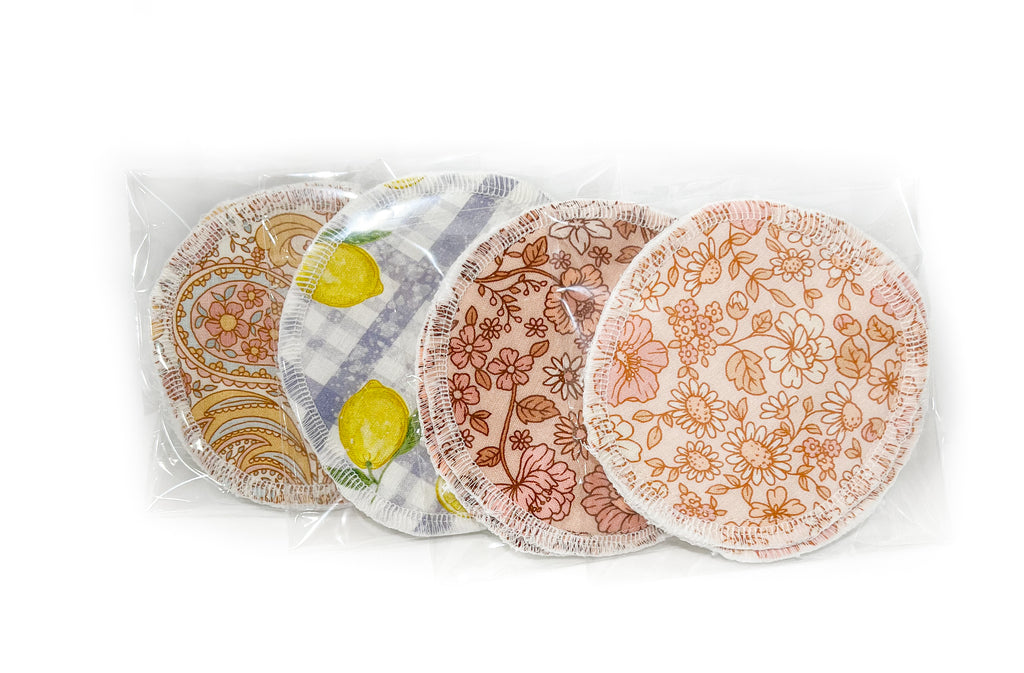 Round reusable breast pads featuring an exclusive fabric print outer layer. 
Designed with a leakproof PUL layer and a soft bamboo terry backing for maximum comfort and absorption, these pads measure 11cm across.
