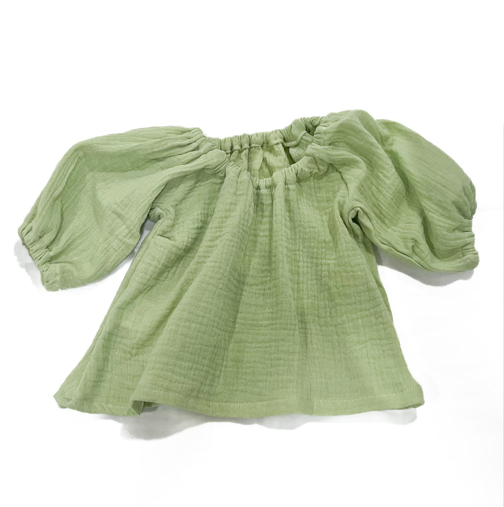 Our handmade smock tops are made with a soft kiwi green cotton muslin that will just get better with wear age. With a handkerchief hem and elastic cuff bell sleeves, it’s perfect layered under our overalls or paired with our harems, bloomers, frill shorts.